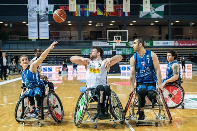 Bilder des Jahres 2021, Sport 03 März Sport Themen der Woche KW09 Sport Bilder des Tages RBBL; RSV Lahn-Dill - RSB Thuringia Bulls, 06.03.21 Simon Brown ( 5 RSV Lahn-Dill), Jitske Visser ( 8 RSB Thuringia Bulls), Vahid Gholomazad ( 7 RSB Thuringia Bulls) Rittal Arena, Wetzlar, 06.03.21 Copyright: xBEAUTIFULxSPORTS Roeczeyx