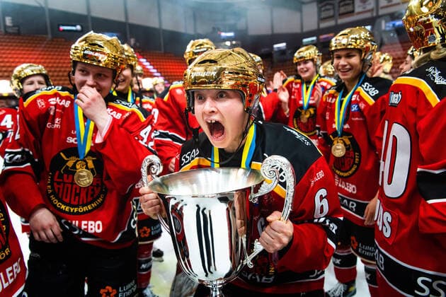 Sport Themen der Woche KW13 Bilder des Jahres 2021, Sport 03 März Sport Bilder des Tages 210329 Luleas Jenni Hiirikoski jublar efter final 3 i SDHL-slutspelet mellan Lulea och Brynäs den 29 mars 2021 i Lulea. Copyright: SIMONxELIASSON BB210329SE121