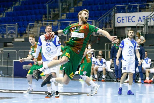 Bilder des Jahres 2021, Sport 03 März Sport Bilder des Tages 30.03.2021, xtgx, Handball EHF European League, SC Magdeburg - RK Eurofarm Pelister , v.l. Justus Kluge (Magdeburg) wirft Tor, Torschuetze, erzielt Tor, Treffer, scores the goal GETEC Arena