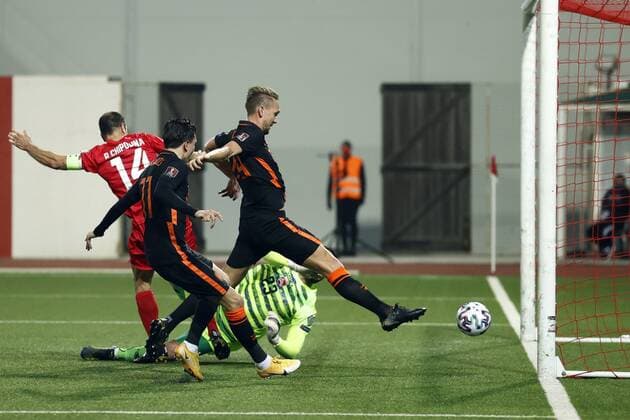 Bilder des Jahres 2021, Sport 03 März Sport Bilder des Tages GIBRALTAR - (lr) Roy Chipolina of Gibraltar, Steven Berghuis of Holland, Luuk de Jong of Holland scores the 0-2 in the World Cup qualifying match between Gibraltar and the Netherlands at the Victoria Stadium on March 30, 2021 in Gibraltar, Gibraltar. ANP KOEN VAN WEEL FIFA World Cup, WM, Weltmeisterschaft, Fussball 2021 Qualifier 2020 2021 xVIxANPxSportx xxANPxIVx