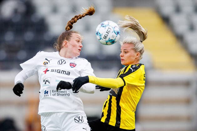 Bilder des Jahres 2021, Sport 04 April Sport Themen der Woche KW13 210404 Rosengards Stefanie Sanders och Häckens Lotta Ökvistunder fotbollsmatchen i Svenska Cupen mellan Häcken och FC Rosengard den 4 april 2021 i Göteborg. Copyright: NICKLASxELMRIN BB210404NE027