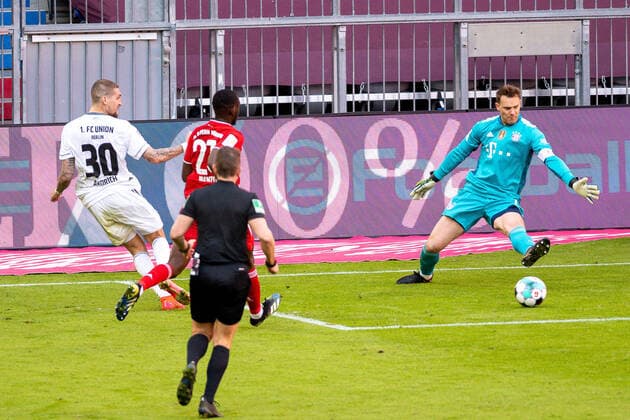 Bilder des Jahres 2021, Sport 04 April Sport Themen der Woche KW14 GER, FC Bayern Muechen vs. Union Berlin, Fussball, Bundesliga, 28. Spieltag, Saison 2020 2021, 09.04.2021 Tor zum 1:1 durch Marcus Ingvartsen (Union Berlin, 32), vorbereitung Robert Andrich (Union Berlin, 30), Manuel Neuer, Torwart (FC Bayern Muenchen, 01), GER, FC Bayern Muechen vs. Union Berlin, Fussball, Bundesliga, 28. Spieltag, Saison 2020 2021, 09.04.2021, DFB DFL regulations prohibit any use of photographs as image sequences and or quasi-video., Foto: EIBNER Sascha Walther POOL Muenchen Allianz Arena Bayern Deutschland