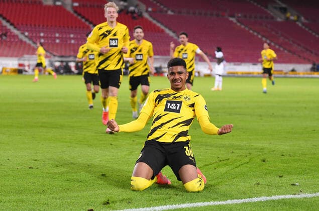 Bilder des Jahres 2021, Sport 04 April Sport Themen der Woche KW14 Fussball 1. Bundesliga Saison 2020 2021 28. Spieltag VfB Stuttgart - Borussia Dortmund 10.04.2021 JUBEL Borussia Dortmund; Torschuetze zum 3-2 Ansgar Knauff