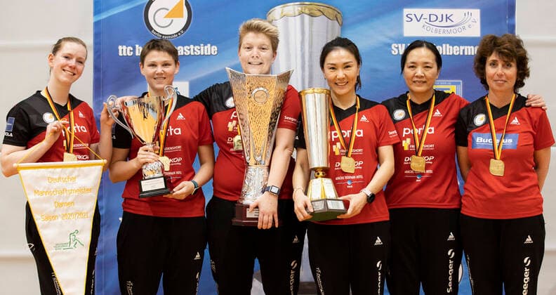Bilder des Jahres 2021, Sport 04 April Sport Themen der Woche KW16 Sport Bilder des Tages Tischtennis: 1. Bundesliga, Saison 2020 2021, 3. Play-off-Finale, TTC Berlin eastside - SV DJK Kolbermoor am 25.04.2021 in Berlin (Berlin). Deutscher Meister TTC Berlin eastside (v. l. n. r.: Britt Eerland, Nina Mittelham, Jessica Göbel, Shan Xiaona, Ding Yaping, Irina Palina) Copyright: xKirchner MarcoxSteinbrennerx