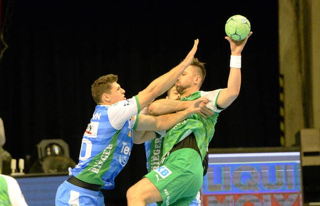 Handball, Herren, Saison 2020 2021, 1. Bundesliga (15. Spieltag), Füchse Berlin - FRISCH AUF! Göppingen, v. l. Sebastian Heymann (FRISCH AUF! Göppingen), Fabian Wiede (Füchse Berlin), Tim Kneule (FRISCH AUF! Göppingen), 16.05. 2021, Copyright: xSebastianxRäppoldx xMatthiasxKox