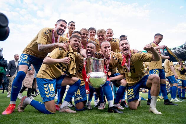 Bilder des Jahres 2021, Sport 05 Mai Sport Themen der Woche KW21 Sport Bilder des Tages Broendbys spillere efter superligakampen mellem Broendby IF og FC Nordsjaelland paa Broendby Stadion, mandag den 24 maj 2021. , Copenhagen Denmark