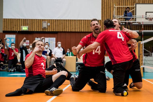 Bilder des Jahres 2021, Sport 06 Juni Sport Themen der Woche KW22 Sport Bilder des Tages WORLD ParaVolley Men’s Final Qualifier Tokyo 2020 Paralympic Games: Kasachstan - Deutschland; 02.06.2021 Torben Schiewe (Deutschland, 14), Heiko Wiesenthal (Deutschland, 4) und Stefan Haehnlein (Deutschland, 5) jubeln WORLD ParaVolley Men’s Final Qualifier Tokyo 2020 Paralympic Games: Kasachstan - Deutschland; Duisburg Sportschule Wedau Copyright: xBEAUTIFULxSPORTS Wunderlx