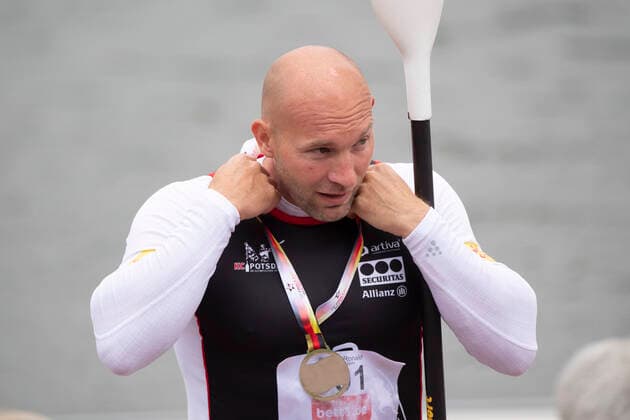 Ronald RAUHE (KC Potsdam) , 2.. Platz, Silbermedaille, weint bei der Siegerehrung, Emotion, Kanu K1 der Herren, Die Finals 2021 in den Disziplinen Kanu, SUP, Kanupolo vom 03.06.-06.06.2021 in Duisburg, Â