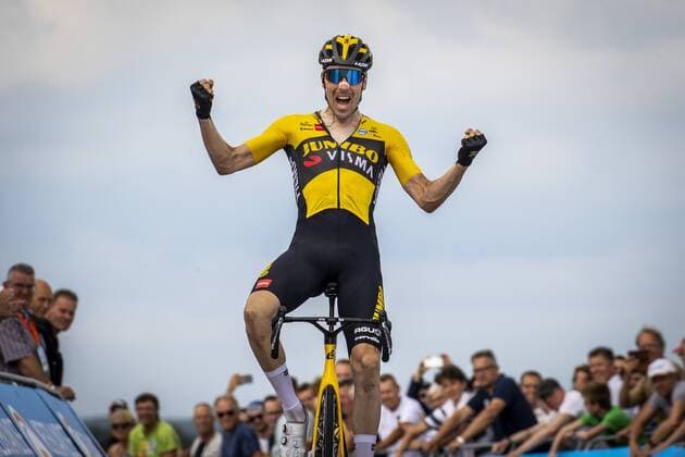 Bilder des Jahres 2021, Sport 06 Juni Sport Themen der Woche KW24 Sport Bilder des Tages WIJSTER - Timo Roosen cheers after winning the National Cycling Championships on and around the VAM mountain. ANP VINCENT JANNINK Wijster xVIxHollandsexHoogtex xxANPxIVx