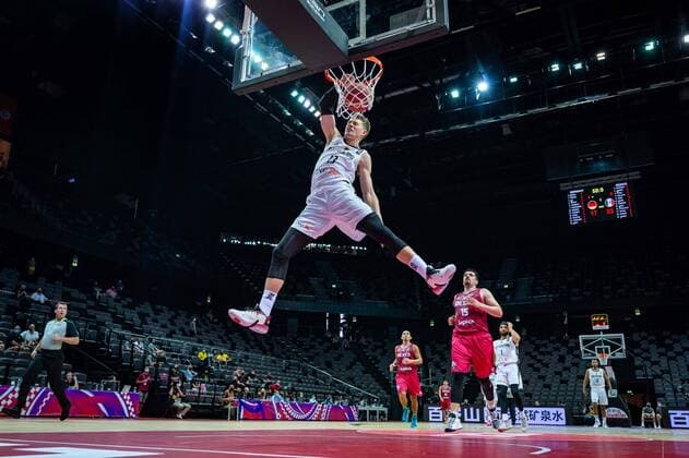 Bilder des Jahres 2021, Sport 06 Juni Sport Themen der Woche KW26 Sport Bilder des Tages Basketball Split 29.06.2021 Olympia-Qualifikation FIBA Olympic Qualifying Tournament 2020 Gruppenphase, Gruppe A Deutschland (GER) - Mexiko (MEX) Moritz Wagner (Deutschland, No.13) dunkt Jorge Camacho (Mexiko, No.15)