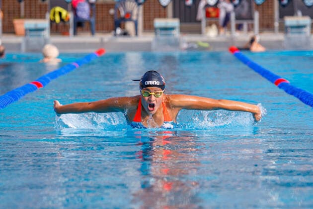 Bilder des Jahres 2021, Sport 07. Juli Sport Themen der Woche KW26 Sport Bilder des Tages Trainingslager Schwimmen für Dania Nour Deutschland, Berlin am 03.07.2021: Die Palästinenserin Dania Nour (17) ist eine Olympiateilnehmerin in Tokio 2021 in 50 Meter Freiwasserschwimmen. Für einem Monat trainiert sie bei dem Verein Spandau04 im Forumbad am Olympia Park. ist eine Olympiateilnehmerin in Tokio 2021 in 50 Meter Freiwasserschwimmen. Für einem Monat trainiert sie bei dem Verein Spandau04 im Forumbad am Olympia Park.
