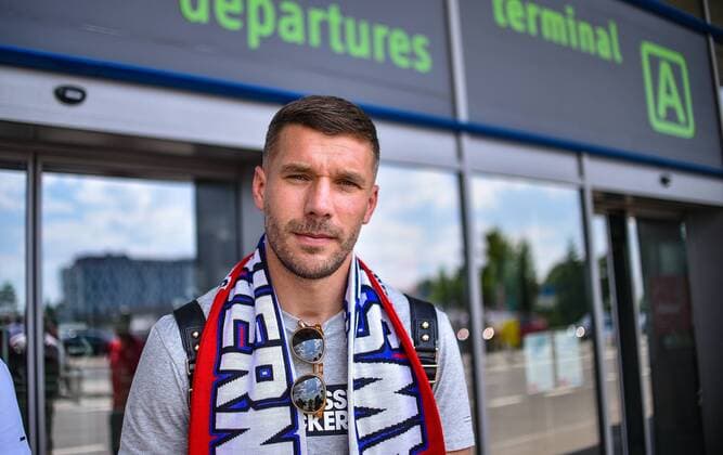 Bilder des Jahres 2021, Sport 07. Juli Sport Themen der Woche KW27 Fußball, Lukas Podolski wechselt zu Gornik Zabrze, Ankunft am Flughafen 2021.07.07 Pyrzowice Pilka nozna PKO Ekstraklasa sezon 2021 2022 Przylot Lukasza Podolskiego N z Lukasz Podolski, przylot, Lotnisko, powitanie, portret, osoba, pilkarz, nowy zawodnik, Gornik Zabrze Foto Rafal Rusek PressFocus 2021.07.07 Pyrzowice Football Polish PKO Ekstraklasa season 2021 2022 Lukas Podolski has arrived in Poland, he will play in the Polish league. He became a footballer from Gornik Zabrze. Przylot Lukasza Podolskiego Lukasz Podolski, przylot, Lotnisko, powitanie, portret, osoba, pilkarz, nowy zawodnik, Gornik Zabrze Credit: Rafal Rusek PressFocus NEWSPIX.PL --- Newspix.pl POLAND OUT! 20210707PF_RR0001