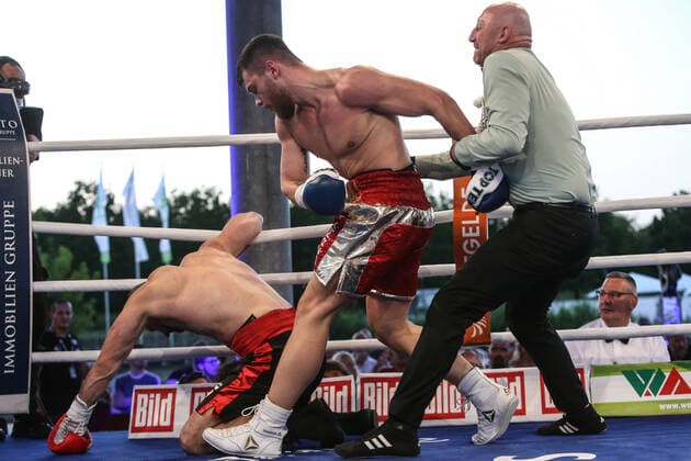 Bilder des Jahres 2021, Sport 07. Juli Sport Themen der Woche KW28 Sport Bilder des Tages Boxen: SES-Boxgala, Magdeburg, 17.07.2021 WBC Youth Championship: Jurgen Uldedaj (GER) - Dmytro Serguta (UKR) Magdeburg Germany
