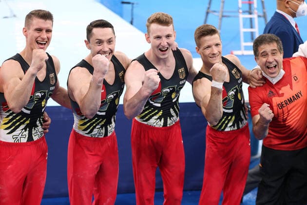 Bilder des Jahres 2021, Sport 07. Juli Sport Themen der Woche KW29 Sport Bilder des Tages German team (Lukas Dauser, Andreas Toba; Nils Dunkel; Philipp Herder and head coach Valeri Belenki) after qualification at 2021 Olympic Games, Olympische Spiele, Olympia, OS - Tokyo2020 - in Tokyo; 24 07 2021;