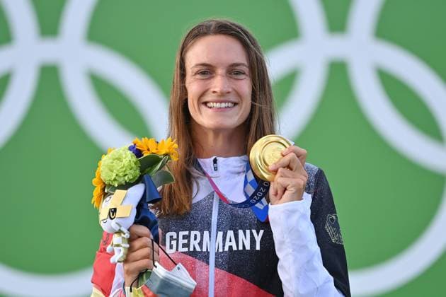 Bilder des Jahres 2021, Sport 07. Juli Tokio 2020 im Jahr 2021, Rückblick: Olympische Highlights Sport Themen der Woche KW30 Sport Bilder des Tages Ricarda FUNK (GER), mit Medaille,Goldmedaille,Gold,winner,Sieger, Siegerehrung, Women s Kayak,Canoe,Slalom,Kanu Slalom,Wildwasseer am 27.07.2021, Kasai Canoe Slalom Center. Olympische Sommerspiele 2020, vom 23.07. - 08.08.2021 in Tokio Japan.