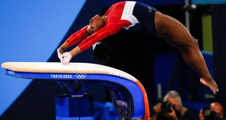 Bilder des Jahres 2021, Sport 07. Juli Sport Themen der Woche KW30 Sport Bilder des Tages Mandatory Credit: Photo by Dave Shopland Shutterstock (12232742d) Simone Biles - Artistic Gymnastic, Women s Team Final Artistic Gymnastic, Ariake Gymnastics Centre, Tokyo Olympic Games, Olympische Spiele, Olympia, OS 2020, Japan - 27 Jul 2021 Artistic Gymnastic, Ariake Gymnastics Centre, Tokyo Olympic Games 2020, Japan - 27 Jul 2021 Copyright: xDavexShopland Shutterstockx 12232742d