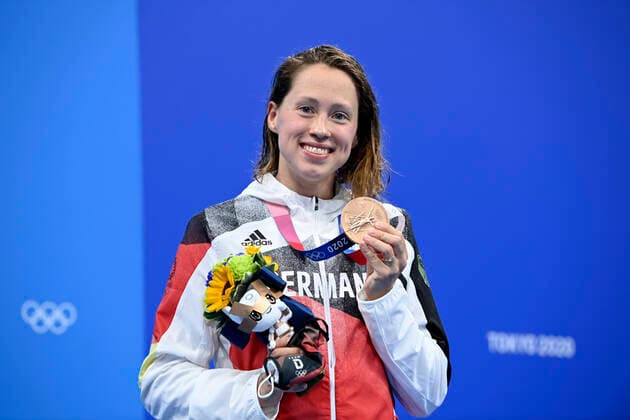 Bilder des Jahres 2021, Sport 07. Juli Sport Themen der Woche KW30 Sport Bilder des Tages KOEHLER Sarah Team GER 1500m Freistiel Finale 3.Platz bei der Siegerehrung mit Brozemedalle TOKYO Olympic Games, Olympische Spiele, Olympia, OS 2020 Sommerspiele in Tokyo Schwimmen am 28. 07.2021 in Tokyo