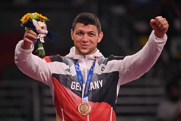 Bilder des Jahres 2021, Sport 08. August Siegerehrung, victory ceremony, Denis Maksymilian KUDLA (GER), 3. Platz, Bronzemedaille, Bronce Medal, Bronce Medallist, Bronzemedaillengewinner, Jubel, jubeln, Freude, cheers, Ringen,MGR 87kg Maenner,Wrestling Men am 04.08.2021, Makuhari Messe Hall A. Olympische Sommerspiele 2020, vom 23.07. - 08.08.2021 in Tokio Japan.