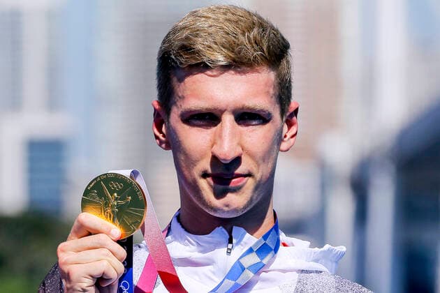 Bilder des Jahres 2021, Sport 08. August Sport Themen der Woche KW31 Sport Bilder des Tages WELLBROCK Florian Team GER Olympiasieger 10 km Freiwasserschwimmen bei der Siegerehrung TOKYO Olympic Games, Olympische Spiele, Olympia, OS 2020 Sommerspiele in Tokyo 10km Schwimmen am 05. 08.2021 in Tokyo