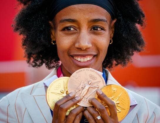 Bilder des Jahres 2021, Sport 08. August Sport Themen der Woche KW32 Sport Bilder des Tages SCHEVENINGEN - Sifan Hassan during the ceremony of the TeamNL athletes of the Olympic Games, Olympische Spiele, Olympia, OS 2020 on the sports beach of Scheveningen. ANP MARCO DE SWART xVIxANPxSportx xxANPxIVx