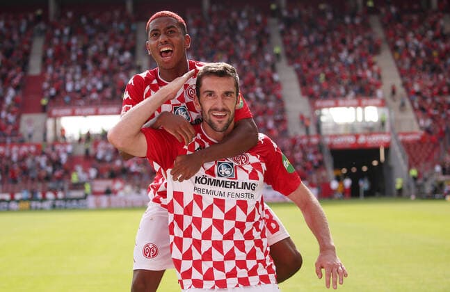 Bilder des Jahres 2021, Sport 08. August Sport Themen der Woche KW32 Sport Bilder des Tages Stefan Bell (16, Mainz 05) bejubelt seien Treffer, der nicht zählt, Fußball, 1. Bundesliga, 1. Spieltag, 1. FSV Mainz 05 - RB Leipzig, 15.08.2021, Mewa Arena, Mainz, Deutschland, zmdz, ** DFB & DFL regulations prohibit any use of photographs as image sequences and or quasi-video. ** 1. FSV Mainz 05 - RB Leipzig