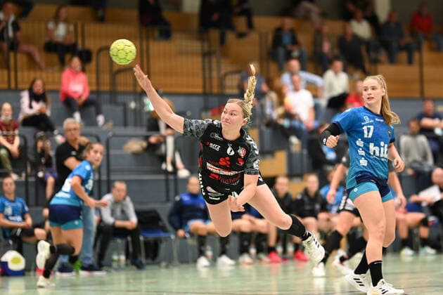 Bilder des Jahres 2021, Sport 08. August Sport Themen der Woche KW33 Sport Bilder des Tages Handball I Frauen I Saison 2021-2022 I Testspiel I HL Buchholz 08-Rosengarten - Buxtehuder SV I 17.08.2021 Wurf Finja Harms ( 8, HL Buchholz 08-Rosengarten) Buchholz Nordheidehall Niedersachsen Deutschland Copyright: xLobeca Schlikisx