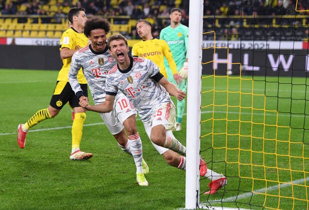 Bilder des Jahres 2021, Sport 08. August Fussball Supercup Saison 2021 2022 Borussia Dortmund - FC Bayern Muenchen 17.08.2021 Torjubel nach dem 2:0; Leroy Sane (li) und Thomas Mueller (re, beide FC Bayern Muenchen)