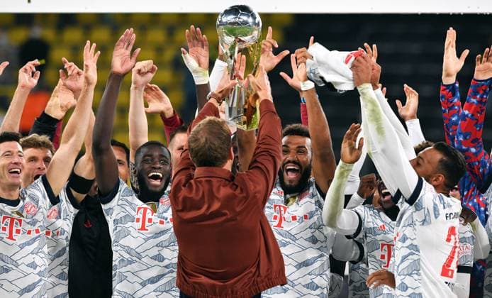 Bilder des Jahres 2021, Sport 08. August Sport Themen der Woche KW33 Sport Bilder des Tages Fussball, Bundesliga, Deutschland, Herren, Saison 2021 2022, Supercup, Signal Iduna Park Dortmund: Bor. Dortmund, BVB (gelb) - FC Bayern München, FCB (weiss) 1:3; Cheftrainer Julian Nagelsmann (FCB) gewinnt seinen ersten Pokal mit den Bayern. Jubel, Freude, Aktion. DFB DFL REGULATIONS PROHIBIT ANY USE OF PHOTOGRAPHS AS IMAGE SEQUENCES AND OR QUASI-VIDEO