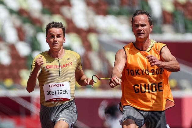 Bilder des Jahres 2021, Sport 08. August Sport Themen der Woche KW34 Sport Bilder des Tages Tokyo 2020 Paralympic Games, 27.08.21 TOKYO, JAPAN 27.08. Marcel Boettger (GER TV Wattenscheid 01), Alexander Kosenkow (GER TV Wattenscheid Guide ) an Tag 3 der Tokyo 2020 Paralympic Games am 27.08.2021 im Tokyo Metropolitan Gymnasium in Tokyo (Japan). Copyright: xBEAUTIFULxSPORTS AxelxKohringx