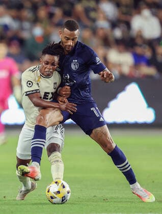 September 3, 2021, Los Angeles, California, USA: Latif Blessing 7 of the LAFC is defended by Khiry Shelton 11 of the Sporting Kansas City during their MLS, Fussball Herren, USA game on Friday September 3, 2021 at the Banc of California stadium in Los Angeles, California. LAFC defeats Sporting KC, 4-0. PI Los Angeles USA - ZUMAp124 20210903_zaa_p124_021 Copyright: xDOUGLASxCUELLARx