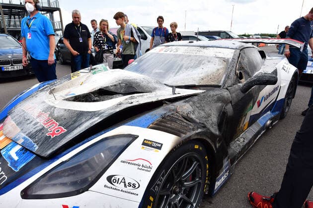 Bilder des Jahres 2021, Sport 09 September Sport Themen der Woche KW36 Sport Bilder des Tages 12.09.2021, xbrx, Motorsport ADAC GT Masters, Lausitzring Rennen emspor, v.l. Schmidt, Jeffrey Kirchhoefer, Marvin (77 - Corvette C7 GT3 R - Callaway Competition), Feuer, Brand, verkohlt, verbrannt, Klettwitz