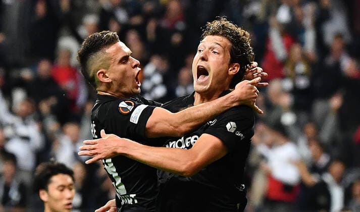 Bilder des Jahres 2021, Sport 09 September Sport Themen der Woche KW37 Sport Bilder des Tages 16.09.2021, xjhx, Fussball UEFA Europa League, Eintracht Frankfurt - Fenerbahce SK Istanbul emspor, v.l. Torjubel nach dem Tor zum celebrating the goal celebrate 1:1 durch Sam Lammers (Eintracht Frankfurt) mit Rafael Borre, Rafael Santos Borre Maury (Eintracht Frankfurt) (DFL DFB REGULATIONS PROHIBIT ANY USE OF PHOTOGRAPHS as IMAGE SEQUENCES and or QUASI-VIDEO) Frankfurt am Main