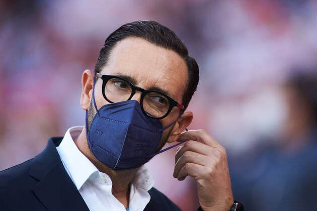 September 22, 2021, SEVILLA, SEVILLA, SPAIN: Jose Bordalas, head coach of Valencia, looks on during the spanish league, La Liga Santander, football match played between Sevilla FC and Valencia CF at Ramon Sanchez-Pizjuan stadium on September 22, 2021, in Sevilla, Spain. SEVILLA SPAIN - ZUMAa181 20210922_zaa_a181_015 Copyright: xJoaquinxCorcherox