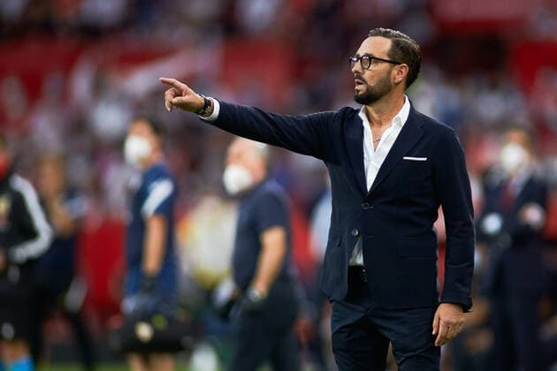 September 22, 2021, SEVILLA, SEVILLA, SPAIN: Jose Bordalas, head coach of Valencia, gestures during the spanish league, La Liga Santander, football match played between Sevilla FC and Valencia CF at Ramon Sanchez-Pizjuan stadium on September 22, 2021, in Sevilla, Spain. SEVILLA SPAIN - ZUMAa181 20210922_zaa_a181_023 Copyright: xJoaquinxCorcherox