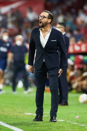 September 22, 2021, SEVILLA, SEVILLA, SPAIN: Jose Bordalas, head coach of Valencia, protests during the spanish league, La Liga Santander, football match played between Sevilla FC and Valencia CF at Ramon Sanchez-Pizjuan stadium on September 22, 2021, in Sevilla, Spain. SEVILLA SPAIN - ZUMAa181 20210922_zaa_a181_030 Copyright: xJoaquinxCorcherox