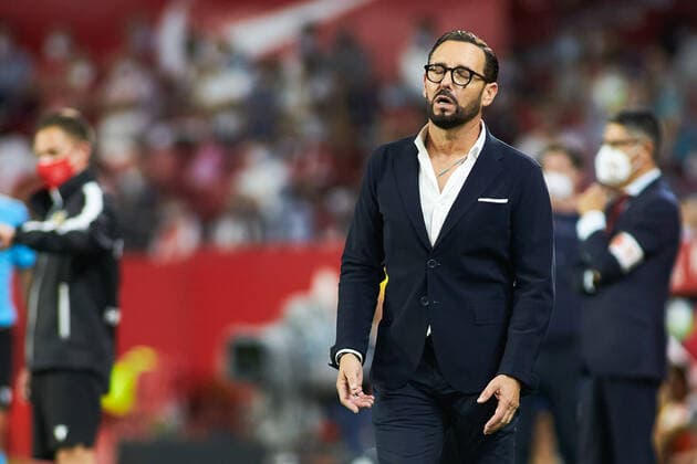 September 22, 2021, SEVILLA, SEVILLA, SPAIN: Jose Bordalas, head coach of Valencia, laments during the spanish league, La Liga Santander, football match played between Sevilla FC and Valencia CF at Ramon Sanchez-Pizjuan stadium on September 22, 2021, in Sevilla, Spain. SEVILLA SPAIN - ZUMAa181 20210922_zaa_a181_031 Copyright: xJoaquinxCorcherox