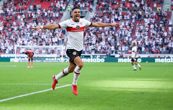 Bilder des Jahres 2021, Sport 10 Oktober Sport Themen der Woche KW39 Sport Bilder des Tages 02.10.2021, Deutschland, Fußball Bundesliga, VfB Stuttgart vs. TSG 1899 Hoffenheim, Jubel nach dem 2:0 Tor, Torschütze Konstantinos Mavropanos (VfB) DFL REGULATIONS PROHIBIT ANY USE OF PHOTOGRAPHS AS IMAGE SEQUENCES AND OR QUASI-VIDEO.
