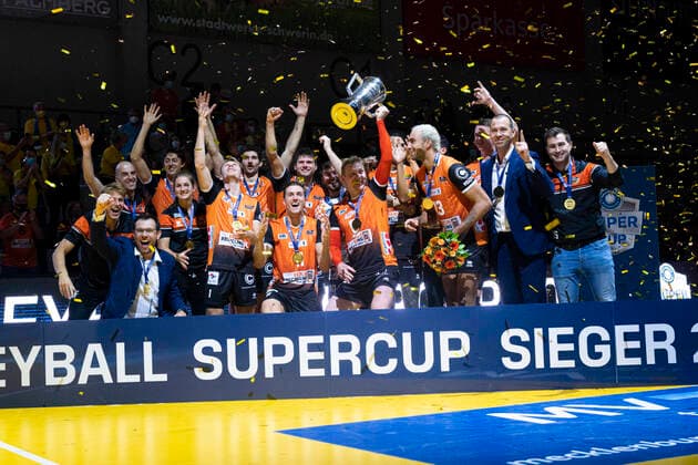 Bilder des Jahres 2021, Sport 10 Oktober Sport Themen der Woche KW39 Sport Bilder des Tages VBL Supercup Herren, Schwerin, 02.10.2021 VBL Supercup Herren, Berlin Recycling Volleys vs. United Volleys Frankfurt Copyright: xBEAUTIFULxSPORTS Mohwinkelx