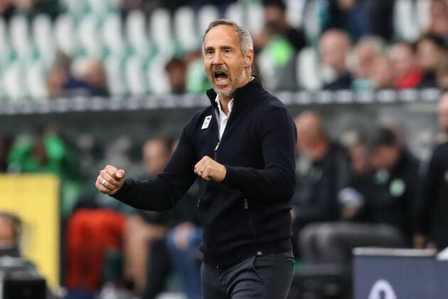 Sport Bilder des Tages Trainer Adi Hütter (Borussia Mönchengladbach) freut sich über den Sieg - 1 Fussball Bundesliga Saison 2021-2022 Punktspiel VfL Wolfsburg vs. Borussia Mönchengladbach in der Volkswagen Arena in Wolfsburg - Fussball,Deutschland,Mann,Männer,02.10.2021