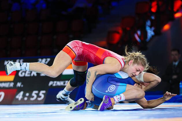 Bilder des Jahres 2021, Sport 10 Oktober Sport Themen der Woche KW40 Sport Bilder des Tages Wrestling World Championships WW 55kg - Nina HEMMER (GER) df. Pinki PINKI (IND) Oslo Norway Copyright: xUnitedxWorldxWrestlingx xKadirxCaliskanx