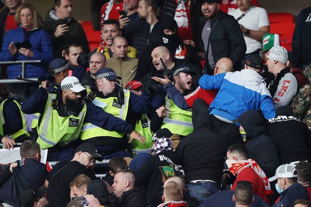 Bilder des Jahres 2021, Sport 10 Oktober Sport Themen der Woche KW41 England v Hungary 12 October 2021, London - International Football - World Cup Qualifier - England v Hungary - Police clash with Hungary fans - Photo: Charlotte Wilson Offside. London UK Copyright: xCharlottexWilsonx xOffsidexOffside