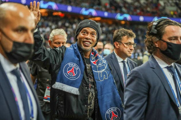 Bilder des Jahres 2021, Sport 10 Oktober Sport Themen der Woche KW42 Sport Bilder des Tages Ehrenrunde Ronaldinho Gaucho, FRA, Paris Saint-Germain PSG vs. RB Leipzig, UEFA Champions League - Gruppe A, Gruppenphase, 3. Spieltag, Spielzeit 2021 2022, 19.10.2021, DFB DFL regulations prohibit any use of photographs as image sequences and or quasi-video., FRA, Paris Saint-Germain PSG vs. RB Leipzig, UEFA Champions League - Gruppe A, Gruppenphase, 3. Spieltag, Spielzeit 2021 2022, 19.10.2021 Paris Copyright: xEibner-Pressefoto GabrielxBoiax EP_EER