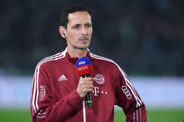 Sport Bilder des Tages Fußball DFB-Pokal 2. Runde Borussia Mönchengladbach - FC Bayern München am 27.10.2021 im Borussia-Park in Mönchengladbach Dino Toppmoeller ( Co-Trainer München ) DFB regulations prohibit any use of photographs as image sequences and or quasi-video.