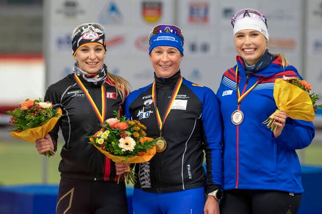 Bilder des Jahres 2021, Sport 10 Oktober Sport Themen der Woche KW43 Sport Bilder des Tages EISSCHNNELLLAUF - Michelle UHRIG, Claudia PECHSTEIN und Victoria STIRNEMANN am 29.10.2021 während der Deutschen Meisterschaft Einzelstrecke in der Max Aicher Arena, Inzell, Deutschland - Foto: ERNST WUKITS -