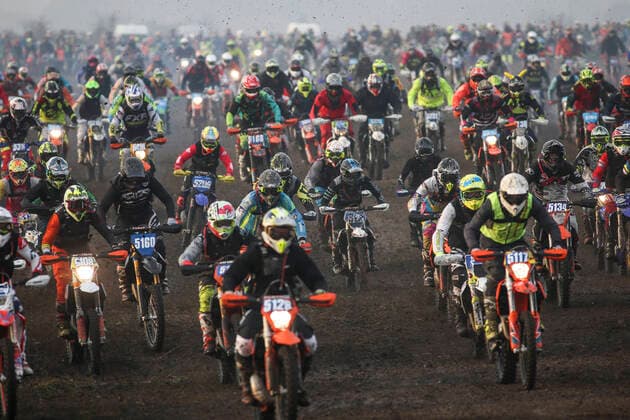 Bilder des Jahres 2021, Sport 10 Oktober Sport Themen der Woche KW43 Sport Bilder des Tages TOFTA 20211030 Drivers in action during the Gotland Grand National enduro race, that takes place for the 38th year in row, at Tofta shooting range on the island of Gotland, Sweden, on Oct. 30, 2021. GGN is one of the world s largest enduro races. TOFTA SWEDEN x1037x