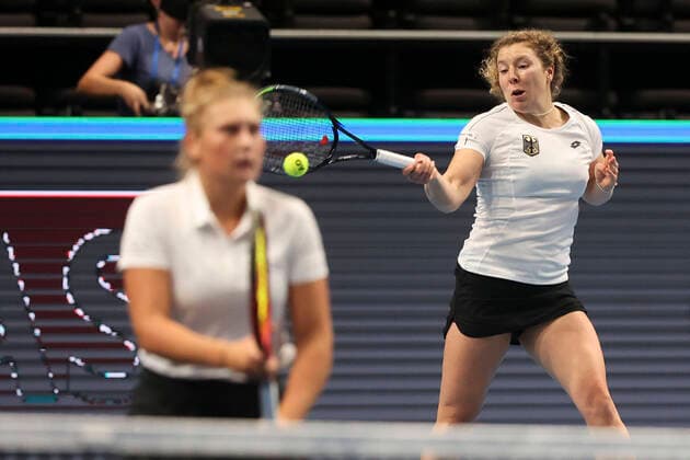 Bilder des Jahres 2021, Sport 11 November Sport Themen der Woche KW44 Sport Bilder des Tages Billie Jean King Cup 2021 Finals, O2 Arena, Prag, Team Germany, Anna-Lena Friedsam und Nastasja Schunk, Damen Doppel Tennis - Billie Jean King Cup 2021 Finals - ITF Billie Jean King Cup - O2-Arena - Prague - - Czech Republic - 2 November 2021. Copyright: xJuergenxHasenkopfx