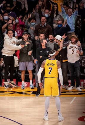 November 8, 2021, Los Angeles, California, USA: Camelo Anthony 7 of the Los Angeles Lakers celebrates with fans after putting up a shot to take the lead during their regular season NBA, Basketball Herren, USA game with the Charlotte Hornets on Monday November 8, 2021 at the Staples Center in Los Angeles, California. Lakers defeat Hornets, 126-123. PI Los Angeles USA - ZUMAp124 20211108_zaa_p124_068 Copyright: xJAVIERxROJASx