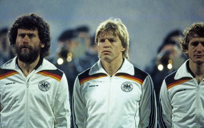 17.02.82 DFB Deutschland - Portugal Deutschland, Hannover, 17.12.1982, Fussball, DFB Deutschland - Portugal (3:1): v.l. Paul Breitner, Bernd Förster, Wolfgang Dremmler (alle Deutschland).