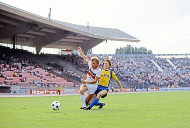 VfB Stuttgart - Spandauer SV Deutschland, Stuttgart, 05.08.1978, Fussball, DFB-Pokal, Saison 1978 1979, 1. Runde, VfB Stuttgart - Spandauer SV (12:0): Bernd Förster (VfB Stuttgart).
