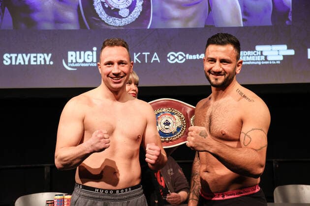 Bilder des Jahres 2021, Sport 11 November Sport Themen der Woche KW45 Sport Bilder des Tages Boxen: CP Boxpromotion, WBO-Europameisterschaft, Cruisergewicht: Leon Harth (GER) - Enrico Kölling (GER), Pressekonferenz, Bielefeld, 11.11.2021 Enrico Kölling (GER, l.) - Leon Harth (GER) Bielefeld Germany